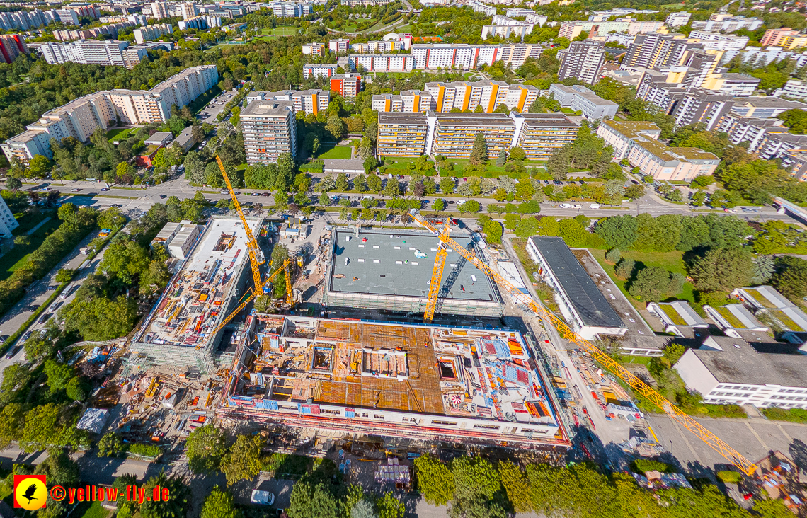 02.09.2022 - Baustelle Grundschule am Karl-Marx-Ring und Villa in der Niederalmstraße 16 in Neuperlach